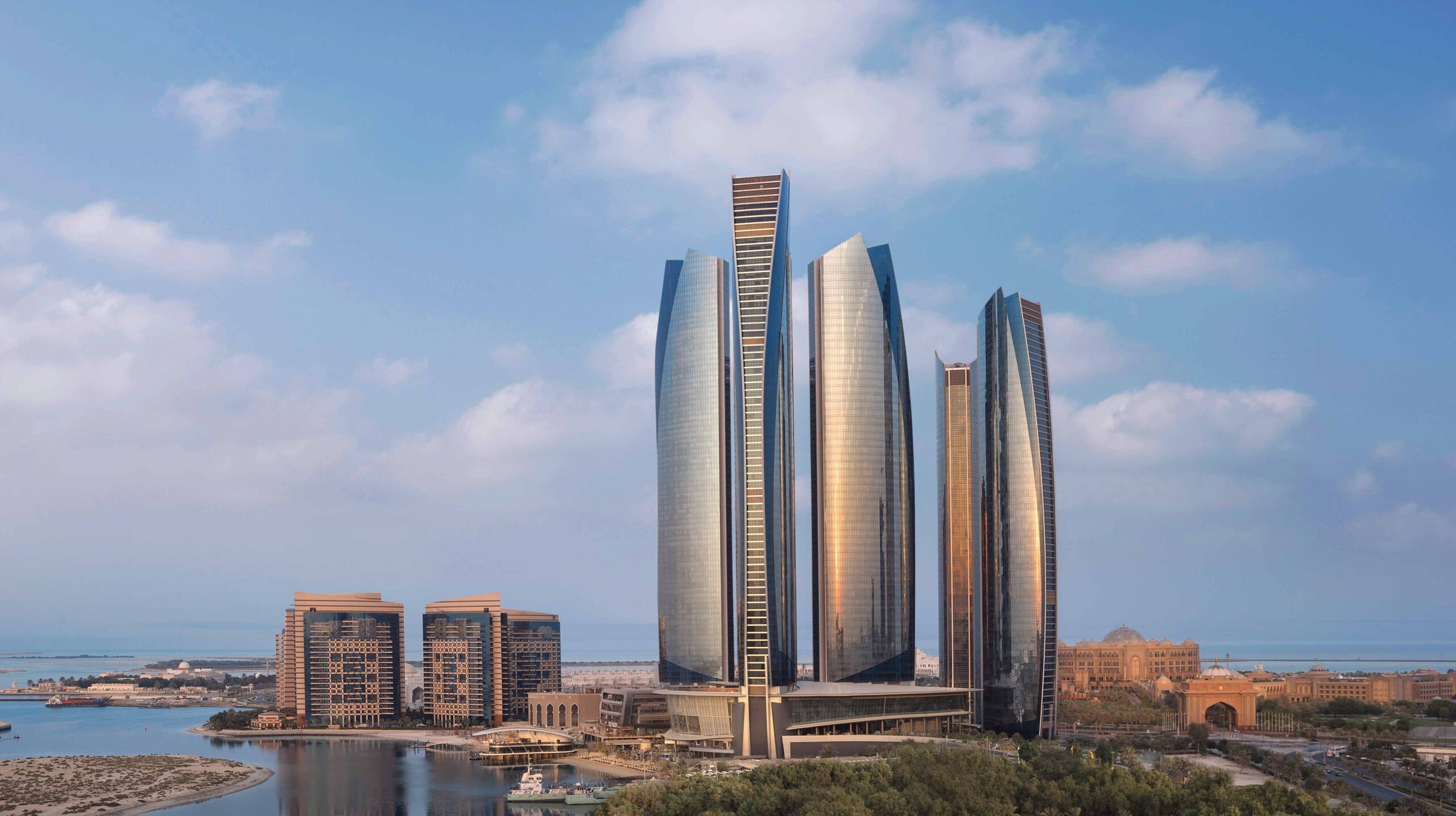 أبوظبي عاصمة التطور والأصالة