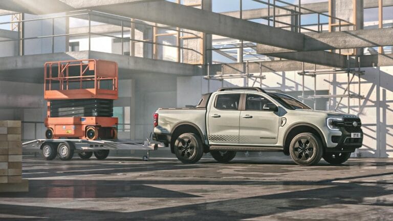 فورد رينجر PHEV الابتكار في شاحنات البيك أب الفاخرة