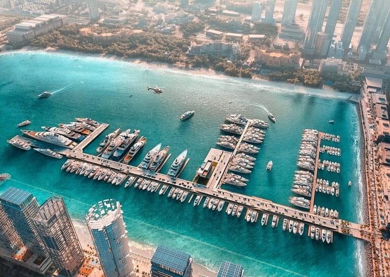  استكشاف أفضل وجهات الإبحار لليخوت في الشرق الأوسط