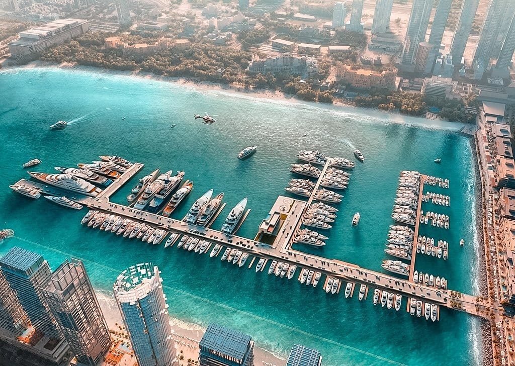 استكشاف أفضل وجهات الإبحار لليخوت في الشرق الأوسط