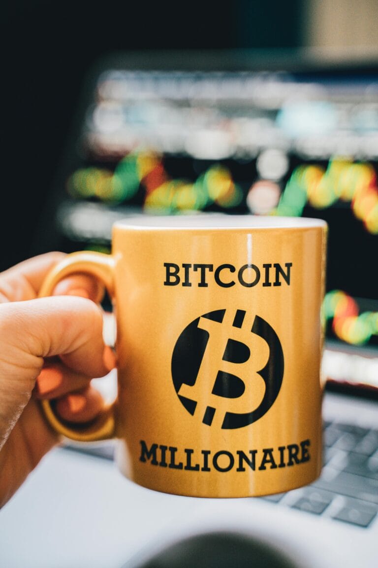 تحوط متداولي العملات الرقمية: استراتيجيات مواجهة هبوط سعر بيتكوين دون 80 ألف دولار