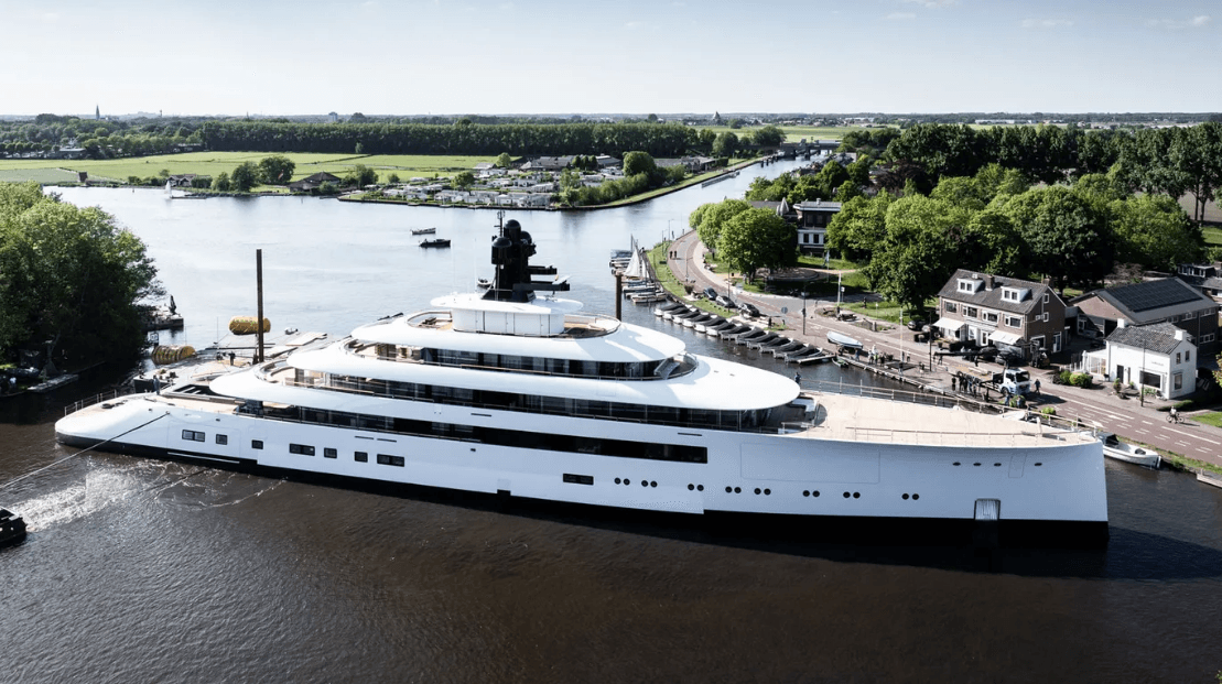 Feadship 824 عملاق بحري بطول 100 متر يجمع بين الفخامة والتقنيات الهجينة