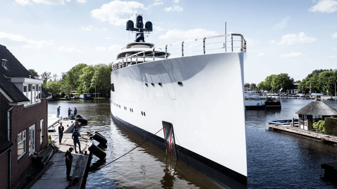 Feadship 824 عملاق بحري بطول 100 متر يجمع بين الفخامة والتقنيات الهجينة