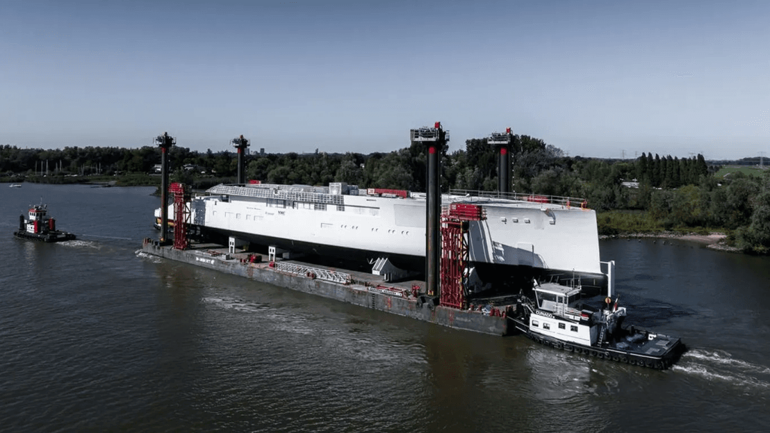 Feadship 824 عملاق بحري بطول 100 متر يجمع بين الفخامة والتقنيات الهجينة