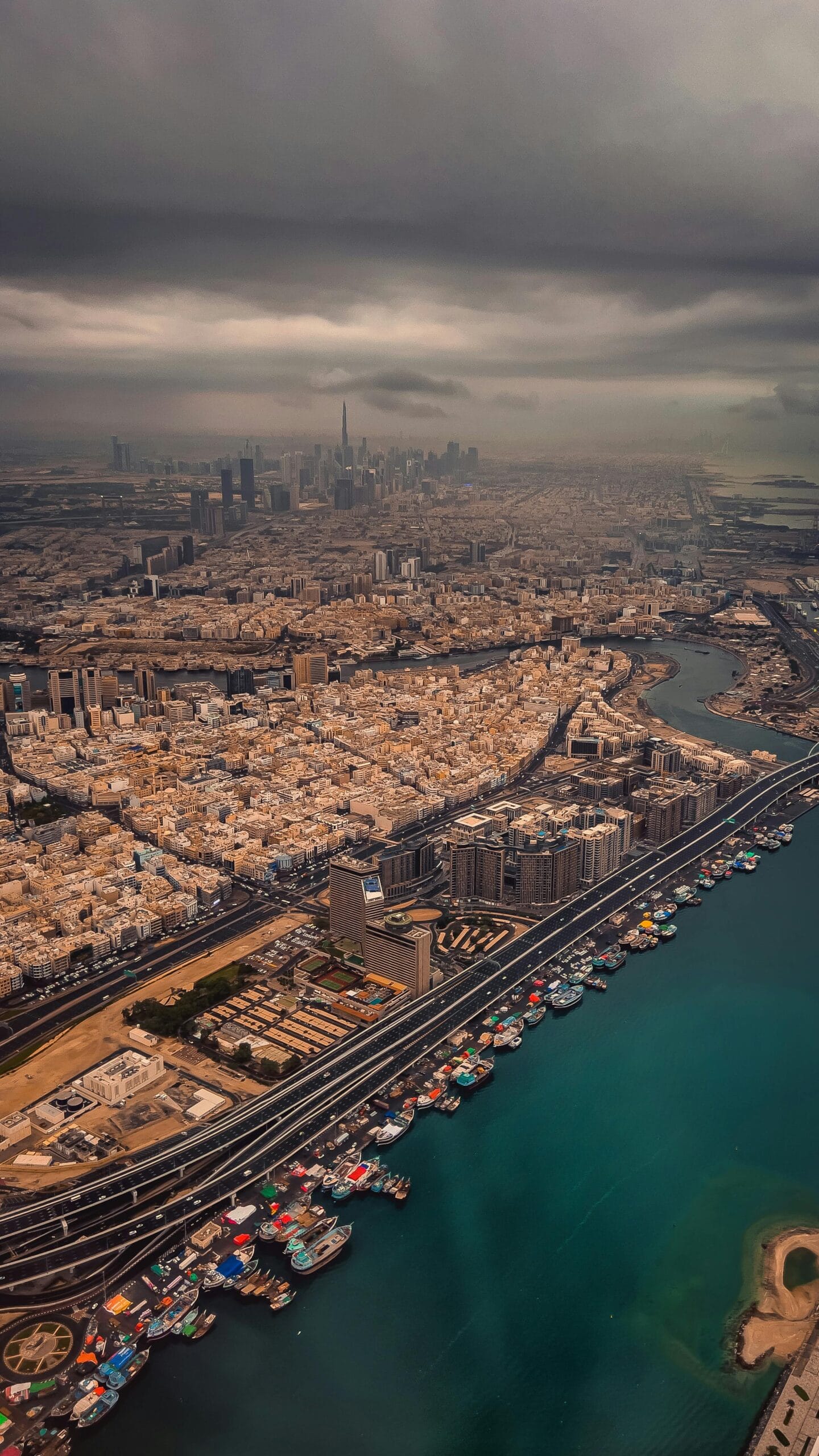 دليل شامل للاستثمار في عقارات دبي فرص، عوائد، ومستقبل السوق حتى عام 2025