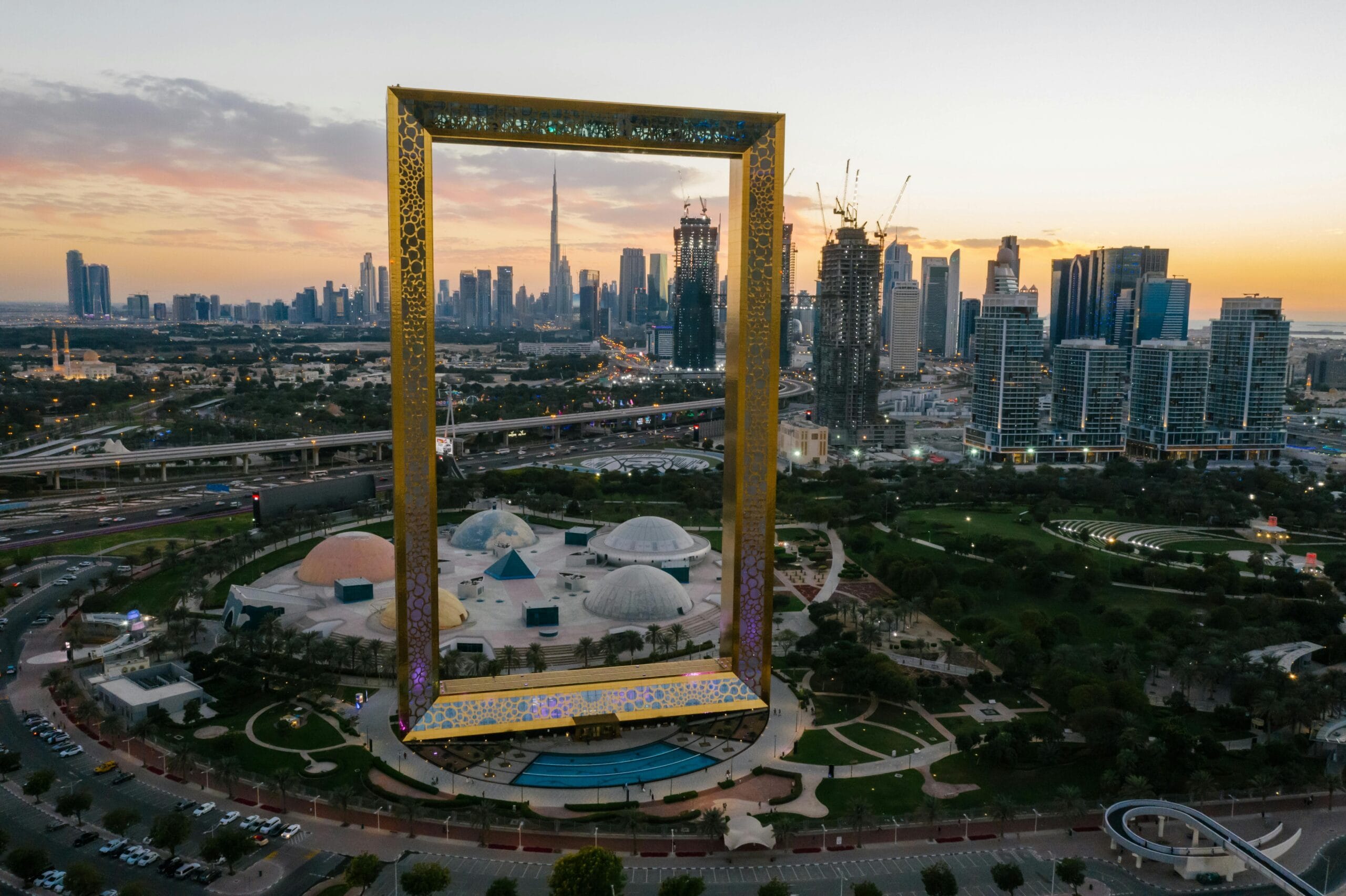 دبي.. قصة بناء مدينة من العدم نحو المستقبل دليل مفصّل لأشهر الأماكن والمعالم السياحية