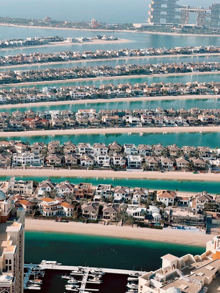 دليل شامل للاستثمار في عقارات دبي فرص، عوائد، ومستقبل السوق حتى عام 2025
