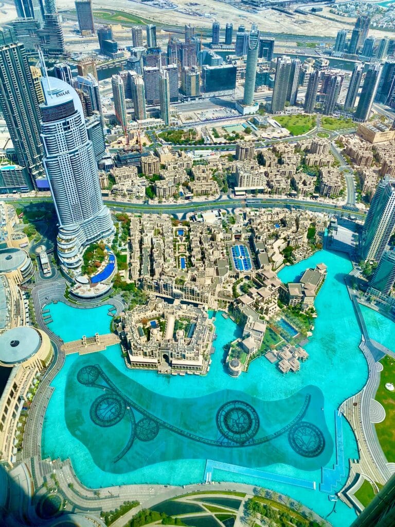 نافورة دبي أيقونة فنية هندسية عائدة لإبهار العالم في أكتوبر 2025