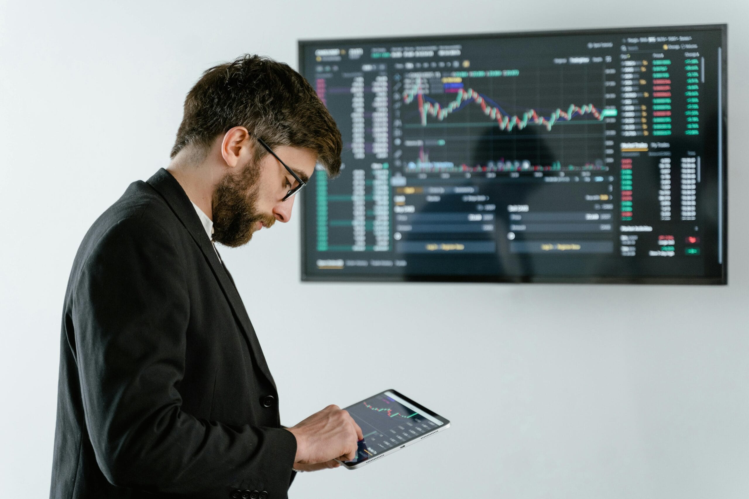 العملات المشفرة تفقد 150 مليار دولار بيتكوين ينخفض 5% وإيثريوم دون 3900 دولار 1
