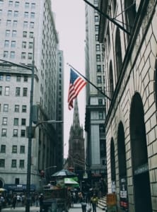 استقرار العقود الآجلة للأسهم الأمريكية وسط ترقب المستثمرين لقرارات الفيدرالي