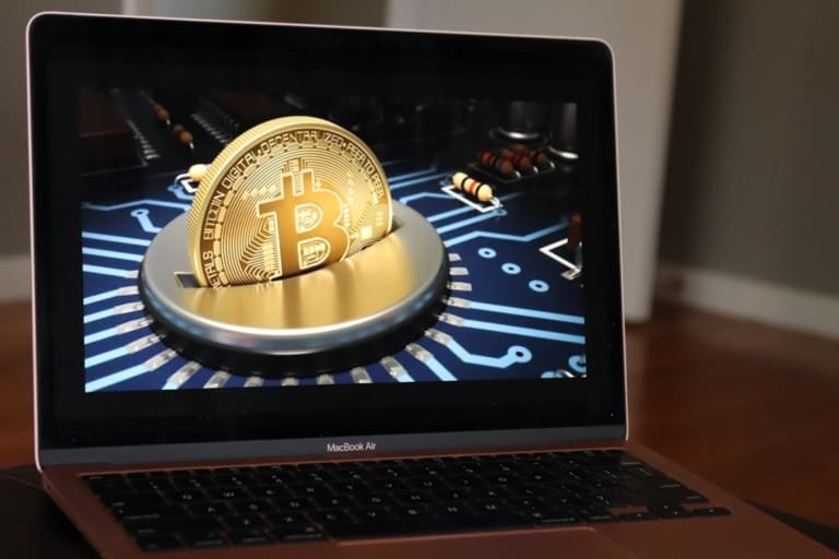 بلاك روك وكوين بيس واستراتيجية يلتزمون بتخصيص 15 مليون دولار لتأمين البيتكوين ضد الكم