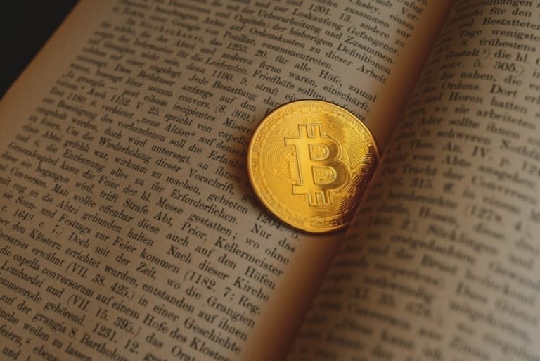 بيتكوين.كوم تدمج عملة مستقرة بالدولار الأمريكي مسجلة في الإمارات في محفظتها الذاتية
